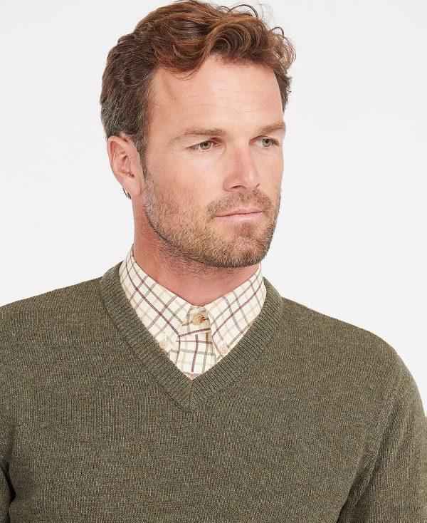 Barbour Nelson Essential V Neck Jumper Olivengrøn | BABO88515